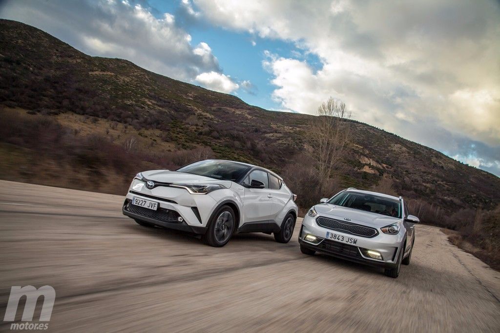 Comparativa Toyota C-HR vs Kia Niro, los primeros de una especie