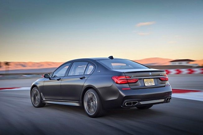 BMW M760Li xDrive 2017 - posterior