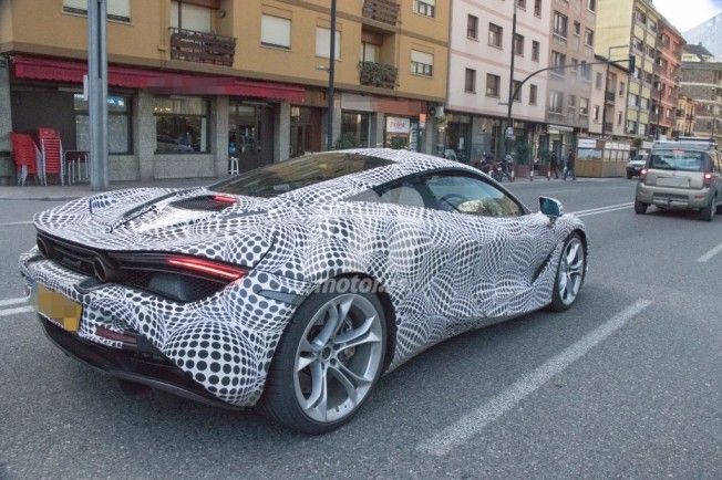 McLaren 720S - foto espía posterior