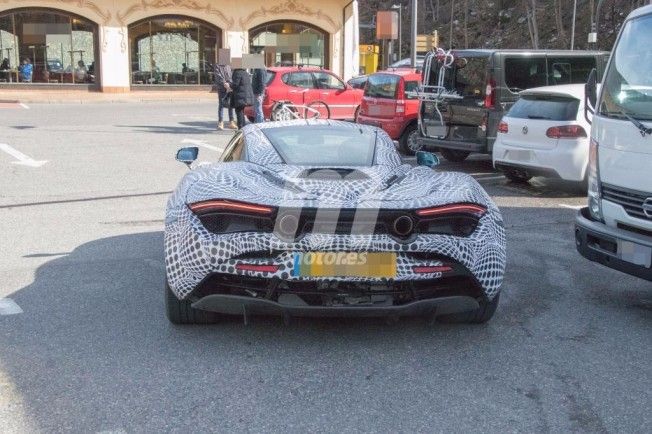 McLaren 720S - foto espía posterior