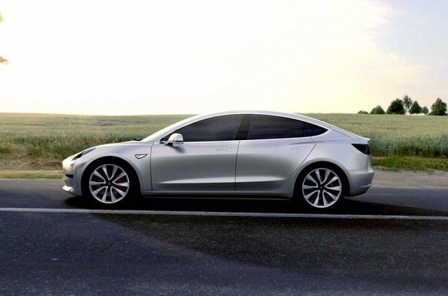 Tesla Model 3 - lateral