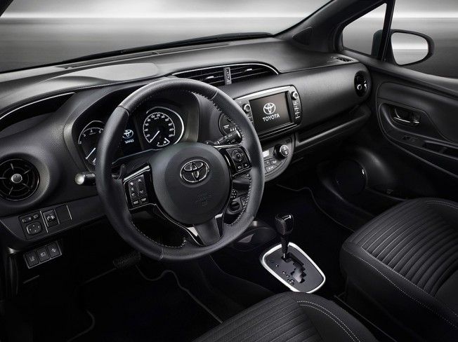 Toyota Yaris 2017 - interior