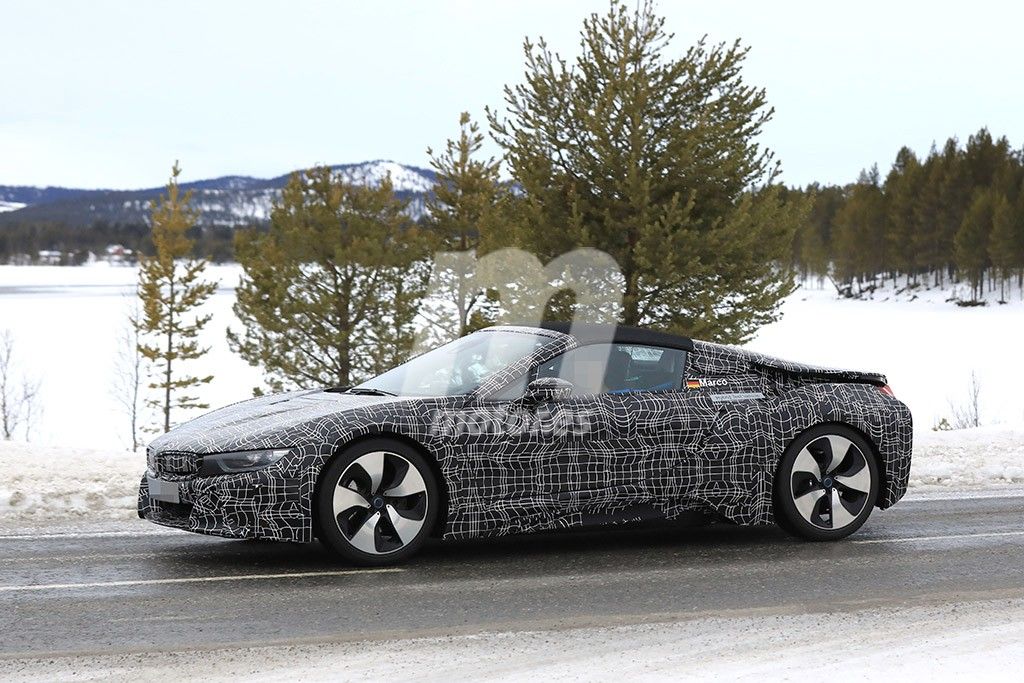 El BMW i8 Spyder retoma sus pruebas junto a su hermano coupé 