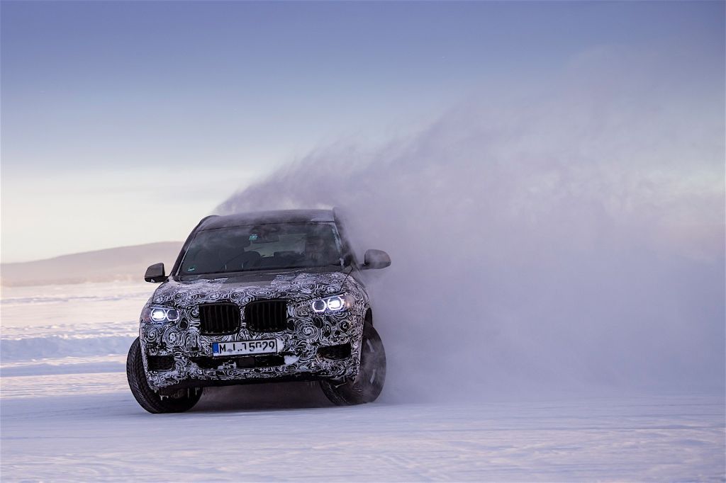 BMW X3 2018: la marca alemana presenta el nuevo modelo pero no lo destapa