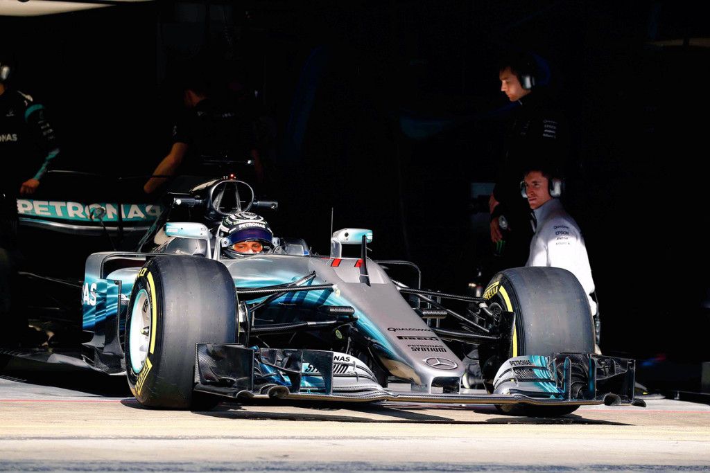 Bottas y Hamilton cambian roles para seguir dominando