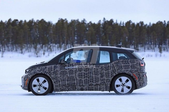 BMW i3 2018 - foto espía lateral