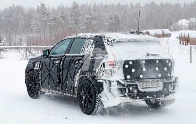 Volvo XC40 2018 - foto espía posterior