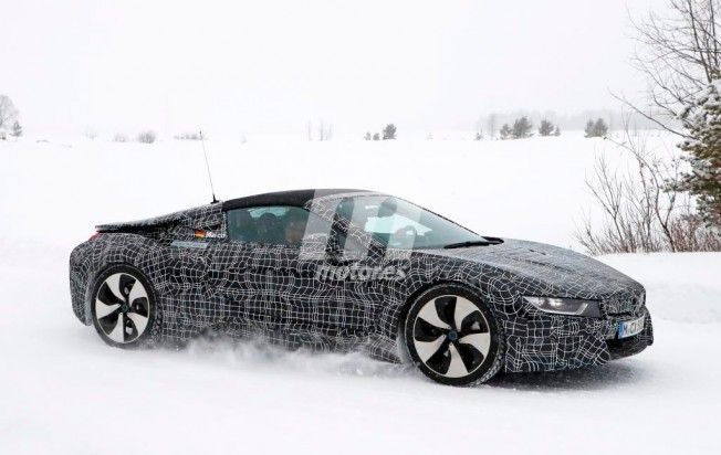 BMW i8 Spyder - foto espía