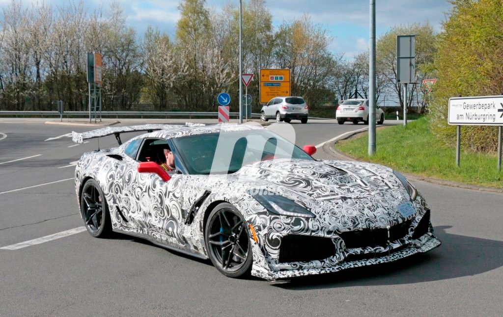 Chevrolet Corvette ZR1: un emblema en las llantas confirma la versión ZR1