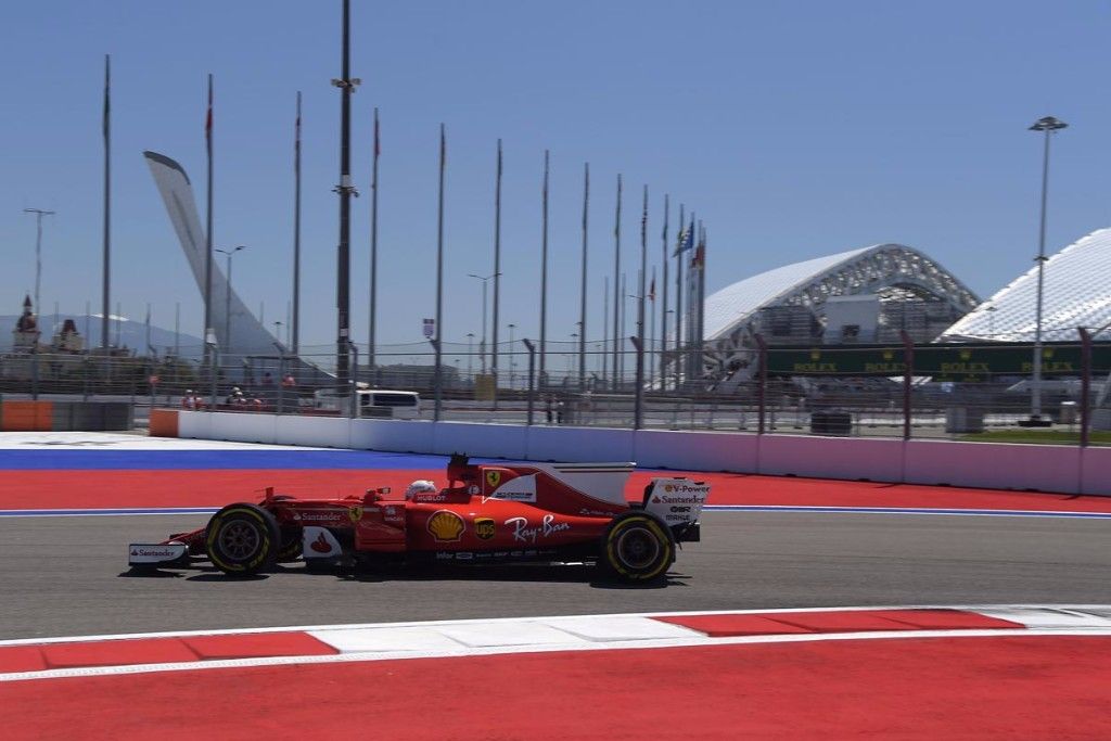 Ferrari va muy en serio en Sochi