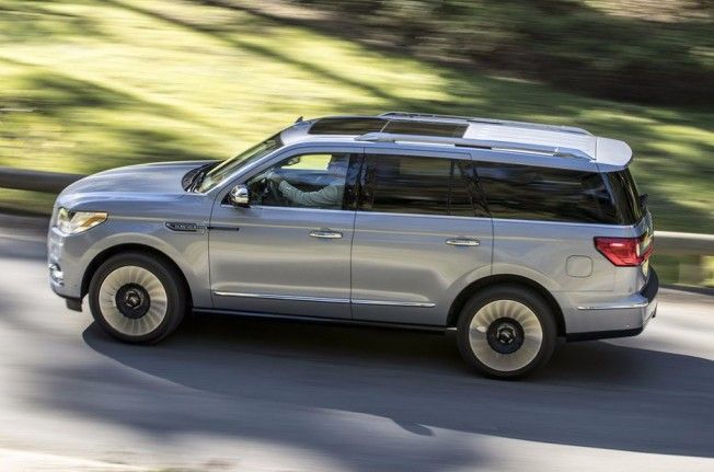 Lincoln Navigator 2018 - lateral