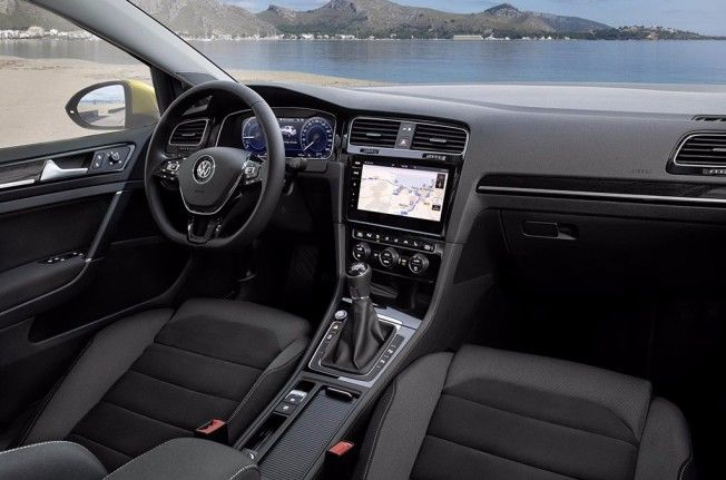 Volkswagen Golf 1.5 TSI Evo - interior