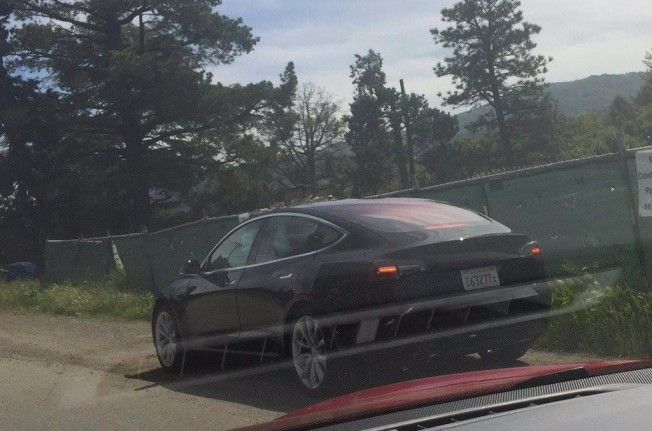 Tesla Model 3 - foto espía