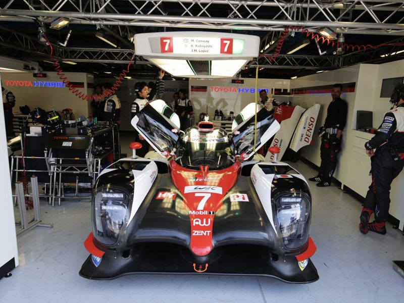 Toyota manda, Porsche no da pistas y los LMP2 vuelan bajo