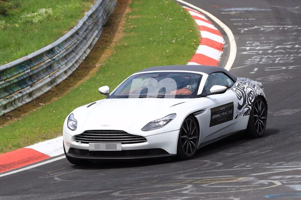 Aston Martin DB11 Volante 2018: rodando casi al descubierto en Nürburgring