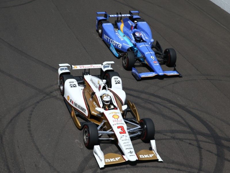 Castroneves comanda el Carb Day: Alonso 5º, pero Honda vuelve a fallar