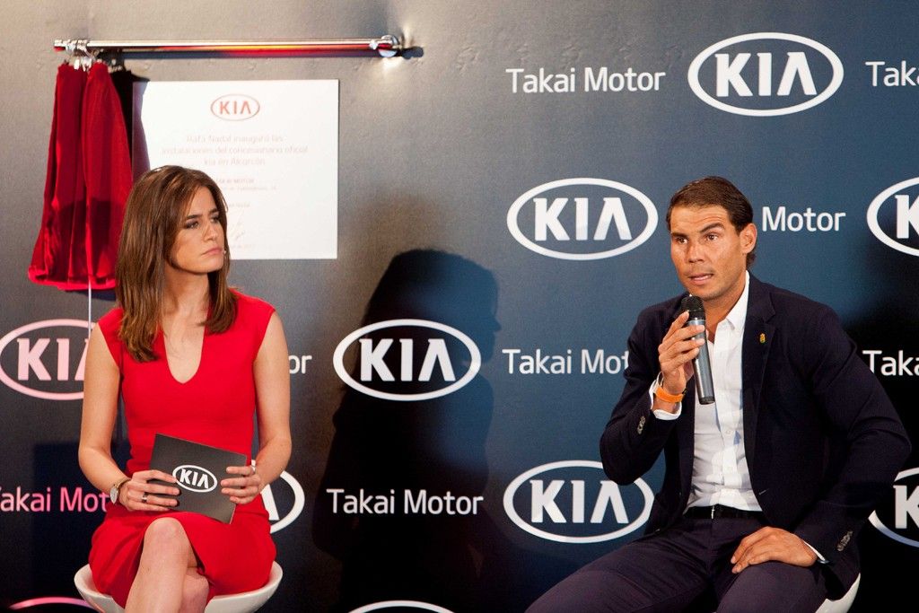 Rafa Nadal inaugura en Alcorcón el concesionario de Kia más grande de Europa