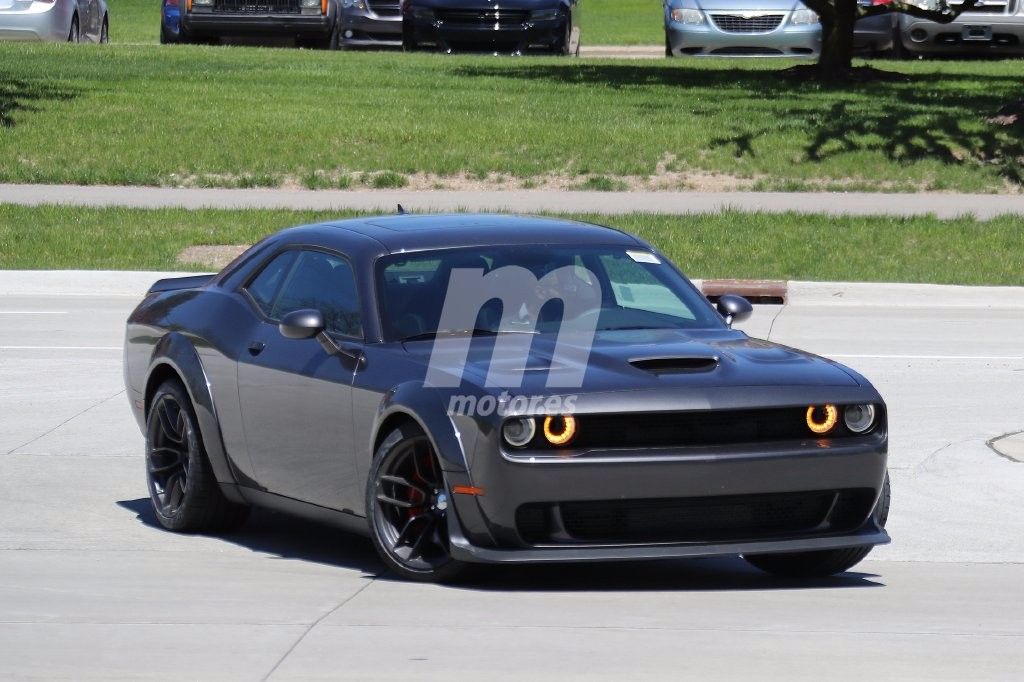 Cazado un Dodge Challenger SRT Hellcat con piezas del Demon