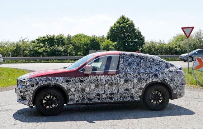 BMW X4 2018 - foto espía lateral