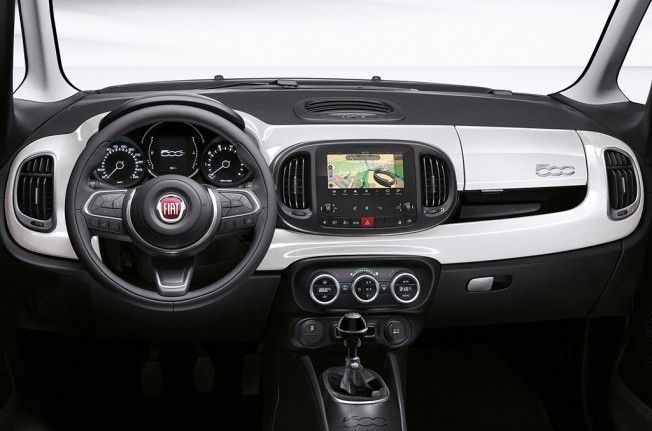 Fiat 500L 2017 - interior