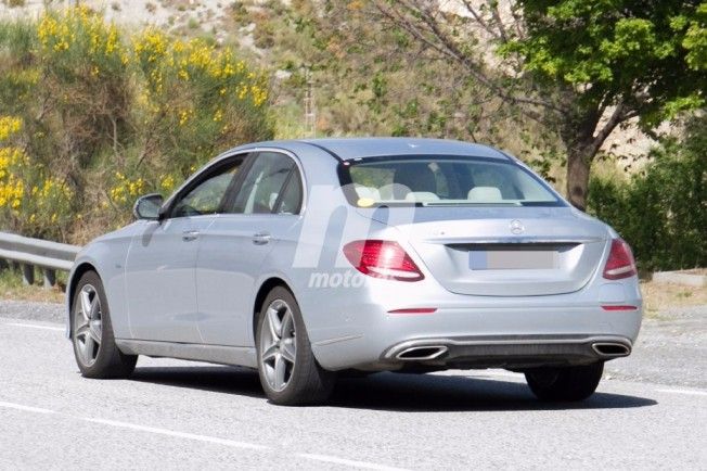 Mercedes E 350 e 2018 - foto espía posterior