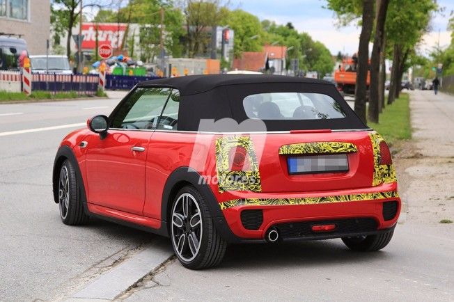 MINI Cabrio 2018 - foto espía posterior