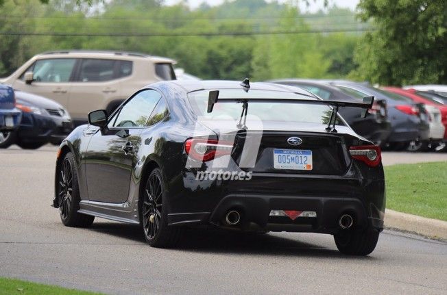 Subaru BRZ STI 2018 - foto espía posterior