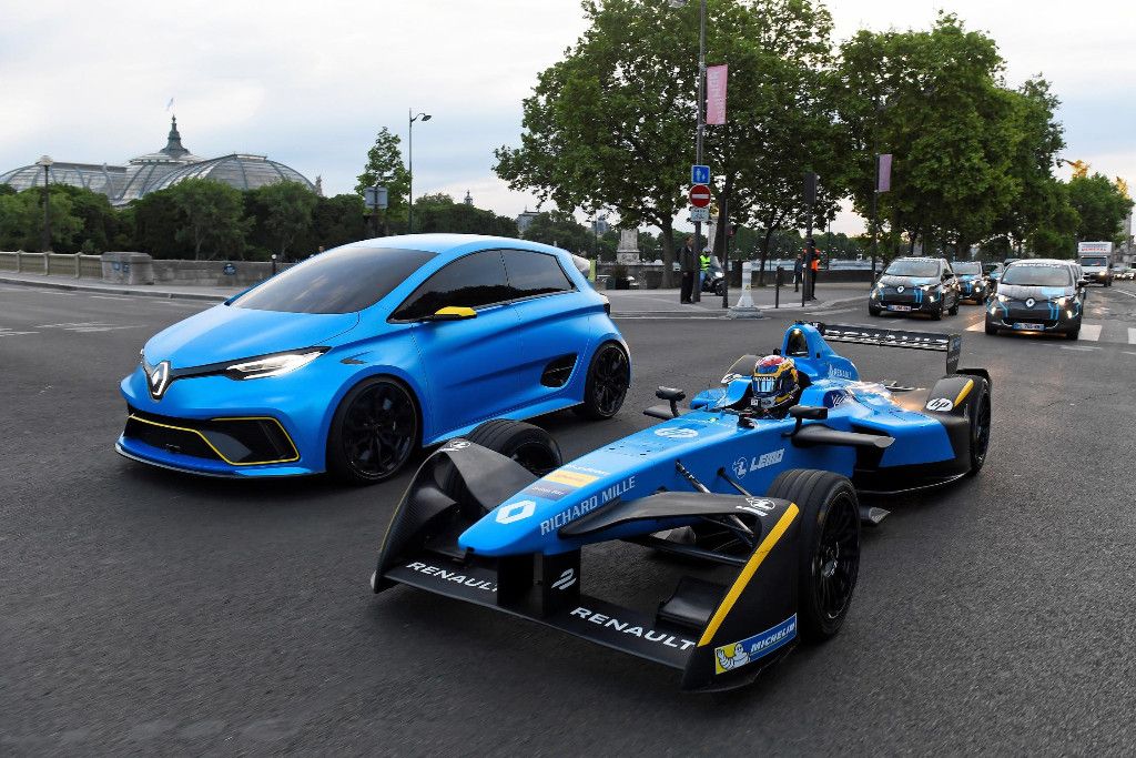 El brutal Renault ZOE e-Sport Concept de 460 CV se da un paseo por París