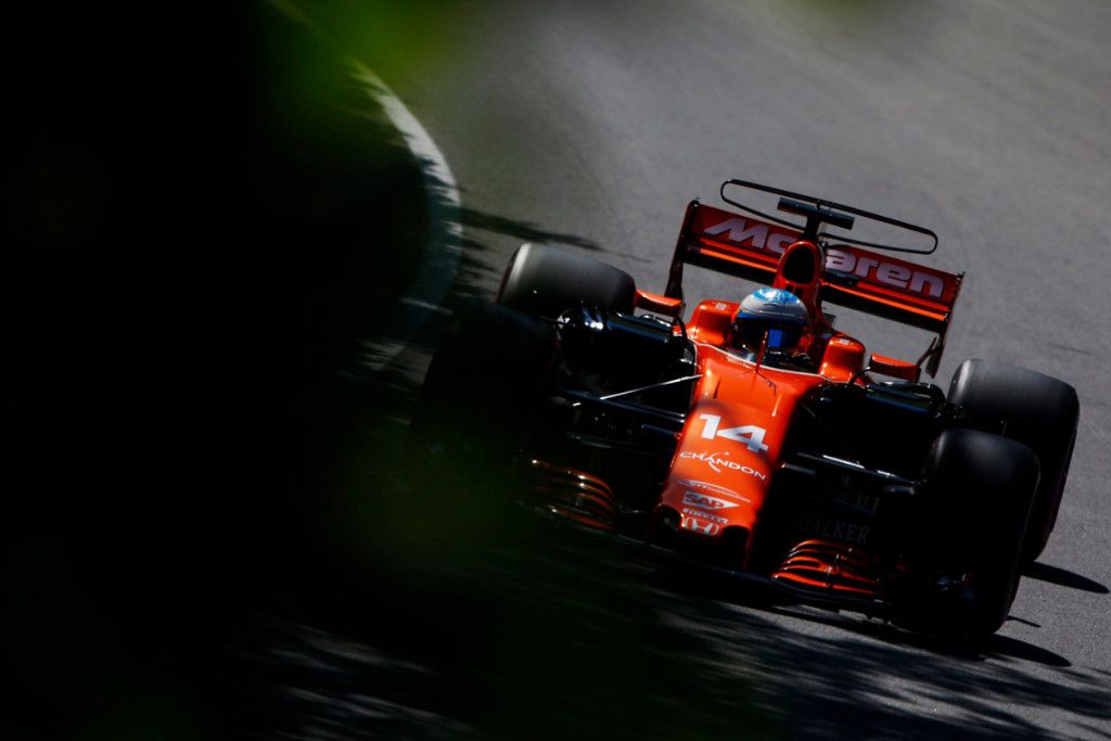 Alonso: "Tengo todas las ruedas firmadas por los muros"