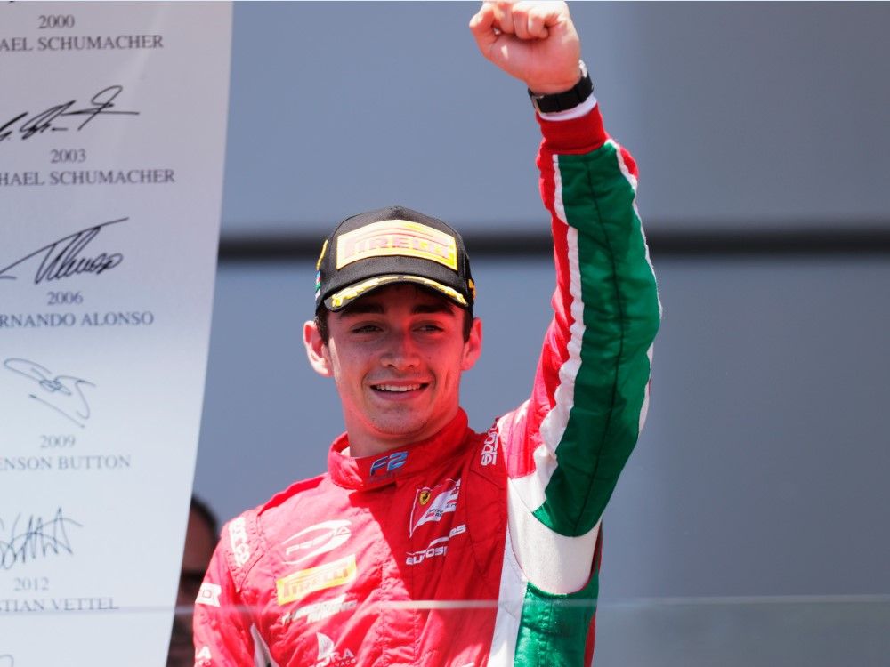 Charles Leclerc gana una carrera plagada de incidentes