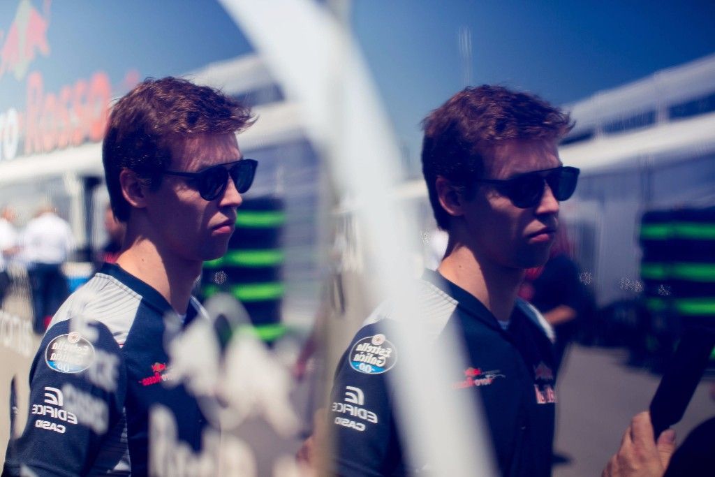 Kvyat, furioso con los comisarios: "¿Somos taxistas o pilotos? Es un circo"