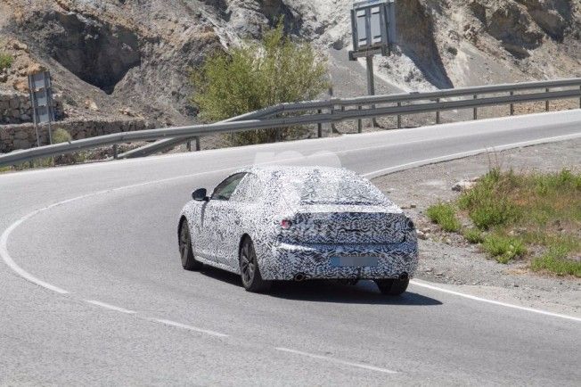 Peugeot 508 2019 - foto espía posterior