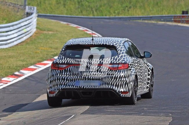 Renault Mégane RS 2018 - foto espía posterior