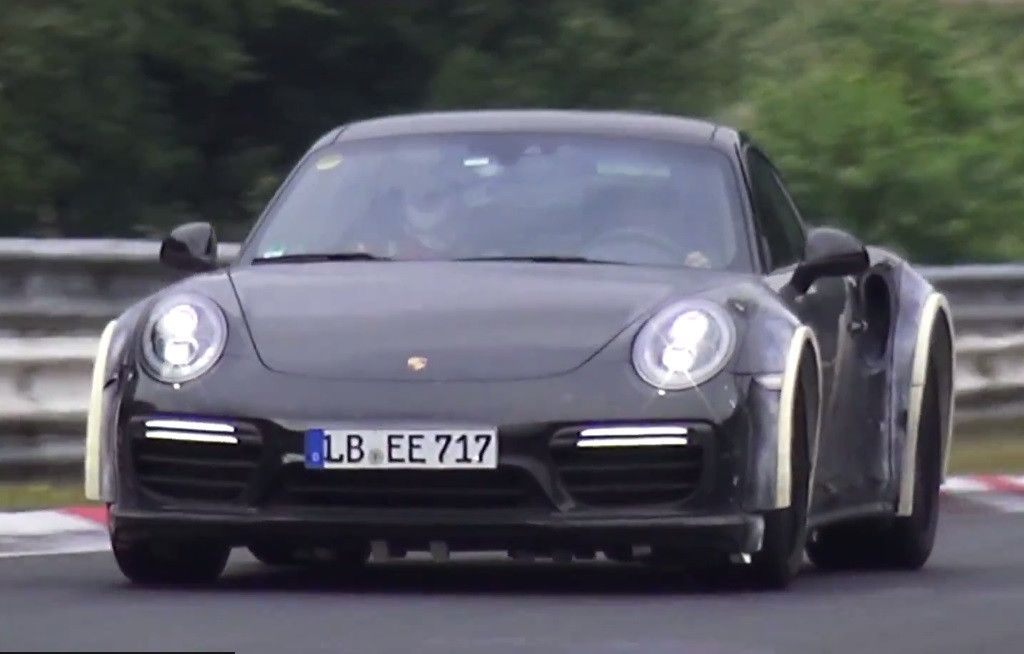 Extraña mula del Porsche 911 Turbo (992) probando en Nürburgring