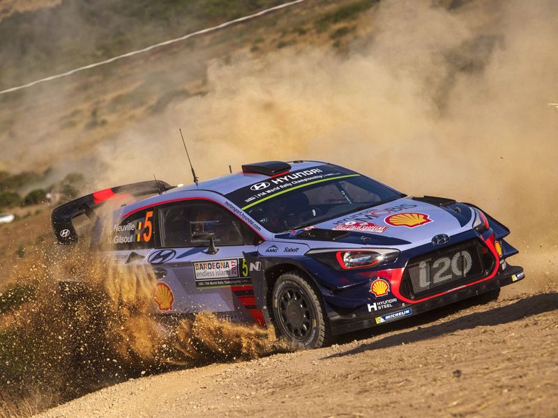 Thierry Neuville lidera en Italia tras el Ittiri Arena Show