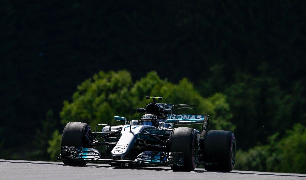 Bottas comanda los rapidísimos segundos libres