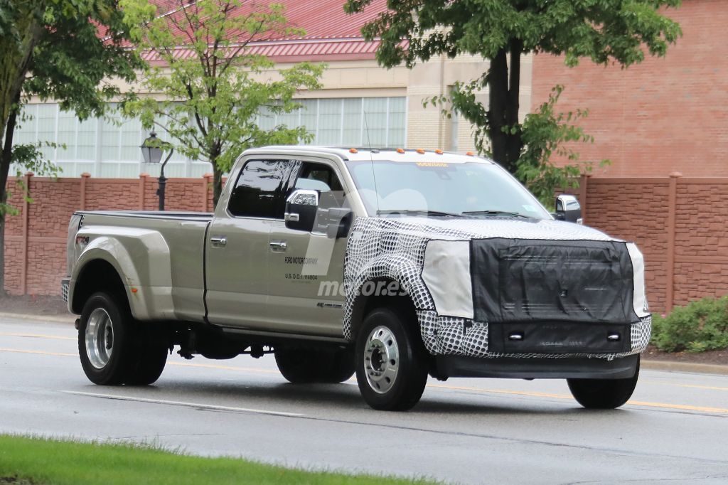 Ford Super Duty F-450 Platinum 2019: nueva actualización para los F-Series