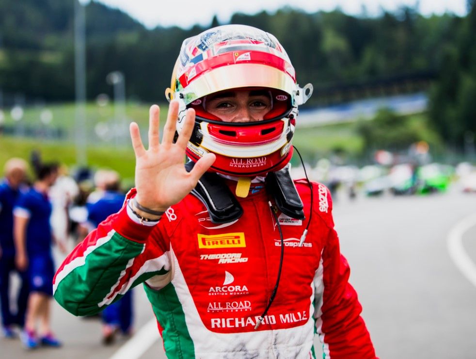 Histórica quinta pole consecutiva de Charles Leclerc