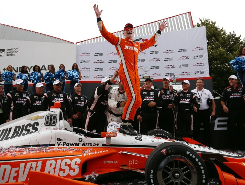 Josef Newgarden se engancha a la pelea por el título en Toronto