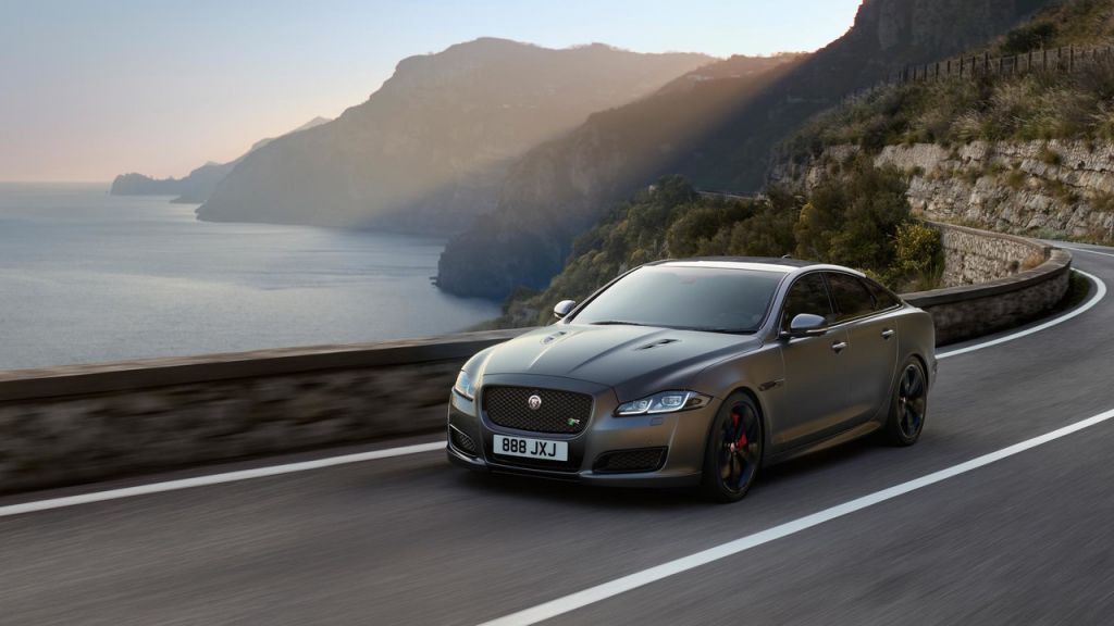 Jaguar XJR575 2018: nueva versión deportiva de 575 CV para la gama 2018