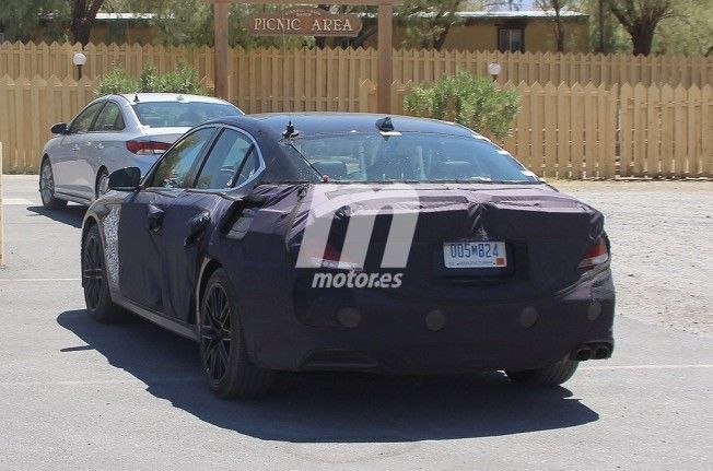 Genesis G70 2018 - foto espía posterior