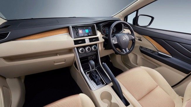 Mitsubishi Expander 2018 - interior