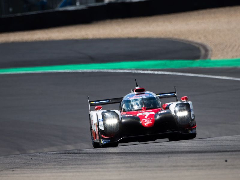 'Pechito' y Kobayashi dan la pole a Toyota en Nürburgring