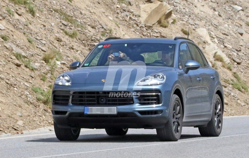 El nuevo Porsche Cayenne 2018 casi al desnudo en estas fotos espía