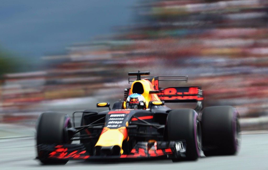 Ricciardo aventaja a un Verstappen muy fallón en Q3