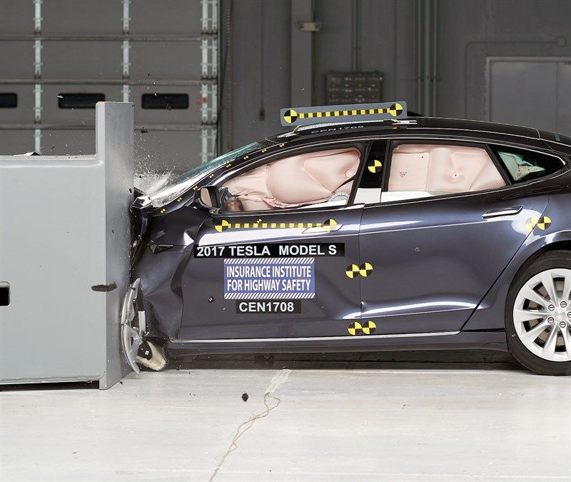 Tesla Model S 2017: empeora sus resultados previos en los crash-tests del IIHS