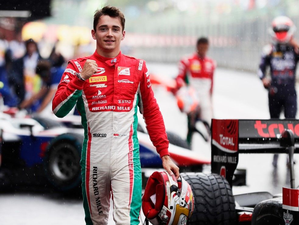 Charles Leclerc navega hacia su séptima pole en Spa