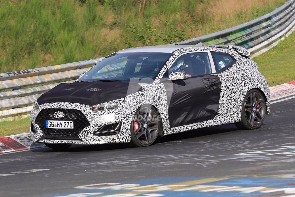 El Hyundai Veloster N pierde camuflaje a su paso por Nürburgring