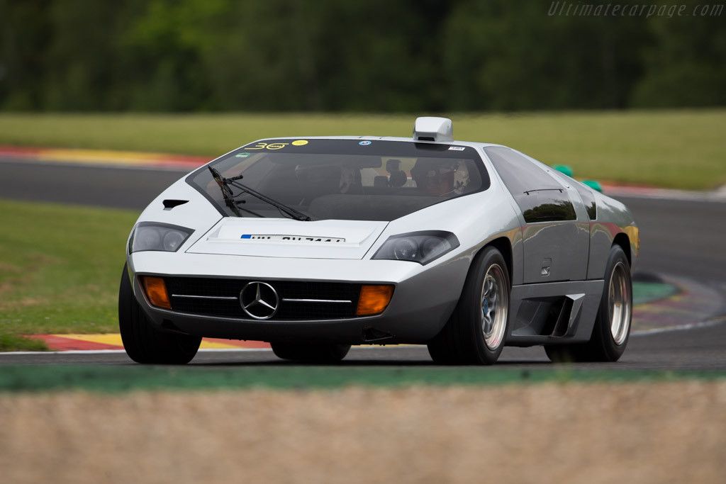 Uno de los raros Isdera Imperator 108i a fondo en Nürburgring