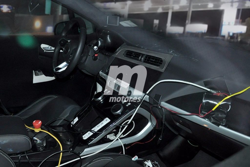 Nos asomamos al interior del Jaguar I-Pace mientras carga sus baterías